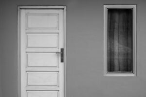 Read more about the article 7 Easy Fixes for a Door Rubbing Against Frame