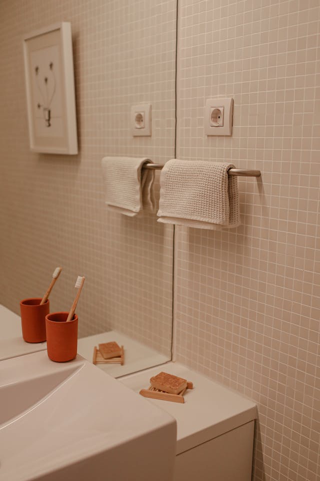 how to tighten a towel rack