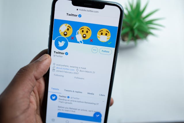 how do you make a twitter account private